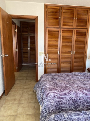 Apartamento En Playa Mansa A 1 Cuadra Del Mar Y A Dos De La Playa Brava-ref:556
