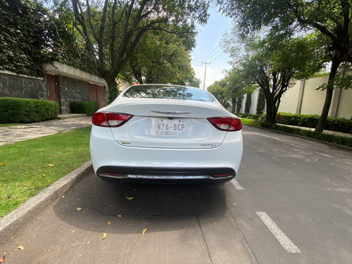 Imagen 6 de 12 de Chrysler 200