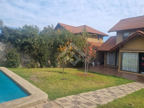 Casa En Venta De 6 Dorm. En Peñalolén