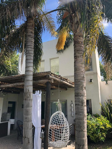 Imagen 9 de 18 de Moderna Casa En Santa Clara. La Mejor Laguna De Villa Nueva