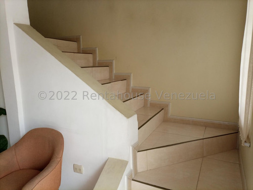 Hermoso Townhouse En Venta Ubicado En La Morita I Db 22-27402