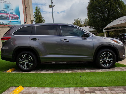 Imagen 6 de 14 de Toyota Highlander Le 2018