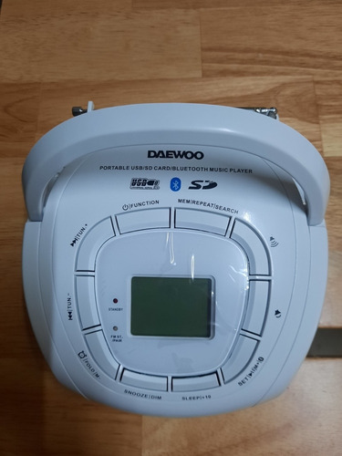 Imagen 3 de 5 de Radio Reproductor Portátil Usb Bluetooth Aux Sd Daewoo Am Fm