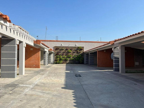 Imagen 8 de 13 de Hilmar Rios C151553 Vende Townhouse En Valles De Camoruco Tlf 0414-432-69-46 @hilmaririos.remax.al