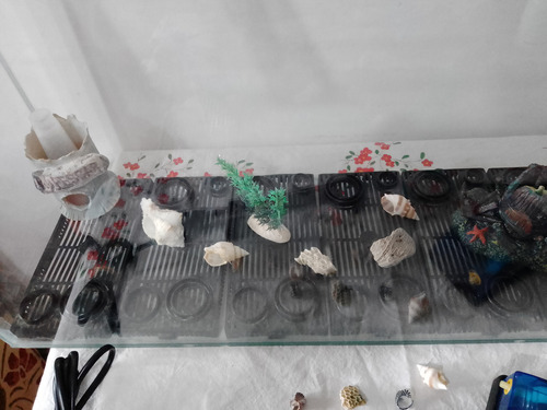 Acuario De 70x35x20 Aprox. Con Accesorios Incluidos Cristal (Usado)