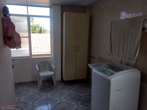 Imagem 7 de 9 de Sobrado Amplo ! Casa Verde , Repleto De Armários - St13652