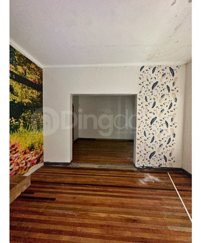Venta De Local Comercial Céntrico Con Estacionamiento