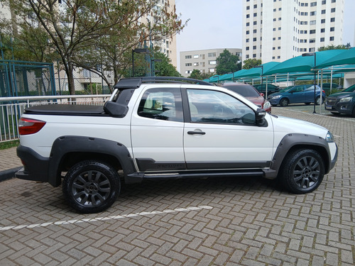 Fiat Strada 1.8 16v Adventure Cab. Dupla Flex 3p