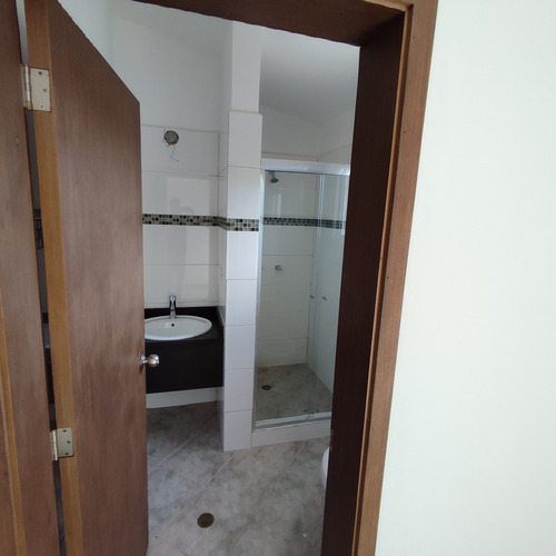 Imagen 4 de 18 de Se Alquila Fijo Townhouse Duplex Urbanizacion Brisas De San Miguel