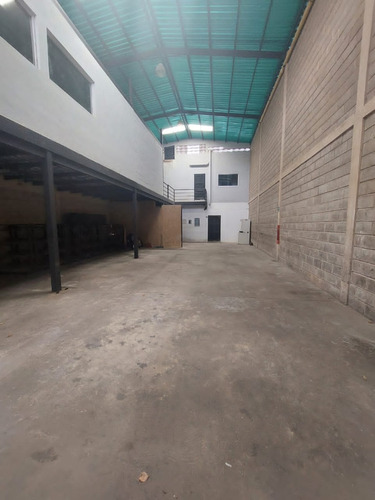 Imagen 27 de 30 de Galpon Con Local Comercial Entre Av. Bolivar Y Hermandad Gallega De Valencia, Sector La Ceiba. Alquila Crismelia Castillo