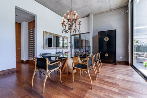 Casa En Venta De 7 Dorm. En Lo Barnechea
