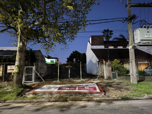Lote De 250 M2 Sobre Avenida Sarmiento Entre España E Italia, En Castelar.