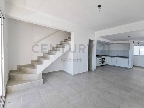 Imagen 5 de 17 de Departamento En Venta De 2 Dormitorios En La Plata.