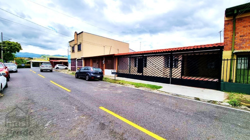 Imagen 2 de 10 de Casa En Venta Con 9 Dormitorios Ubicada En Tibás
