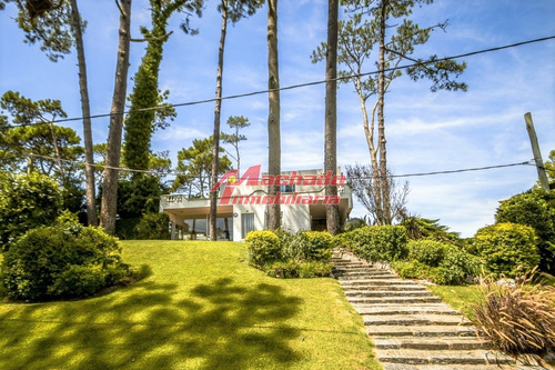 Casa De Seis Dormitorios En Venta - Playa Mansa - Ref: 5438