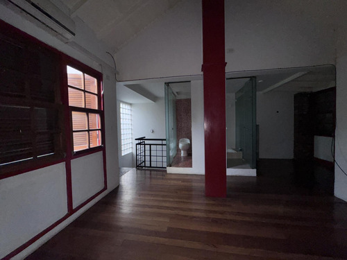 Departamento En Alquiler Con Patio, Bernal. Sin Expensas