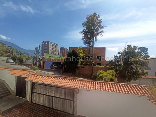 Imagen 2 de 16 de Excelente Y Agradable Casa En Venta Los Samanes, Caracas Calle Cerrada Con Acceso Controlado 23-26542