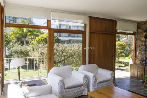 Oportunidad Casa De 3 Dormitorios Con Piscina En Playa Mansa, Punta Del Este- Ref: 3379