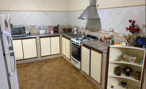 Venta Casa 5 Amb Dependencia Terraza Patio Jardin Parrilla En Floresta Norte