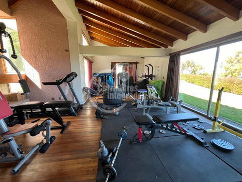 Casa En Venta De 6 Dorm. En Santo Domingo