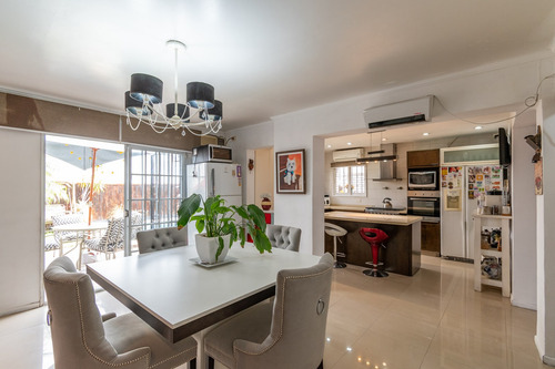 Casa · Venta · 5 Ambientes · Barrio Naon · Mataderos · Piscina · Cochera · Jardín · Playroom