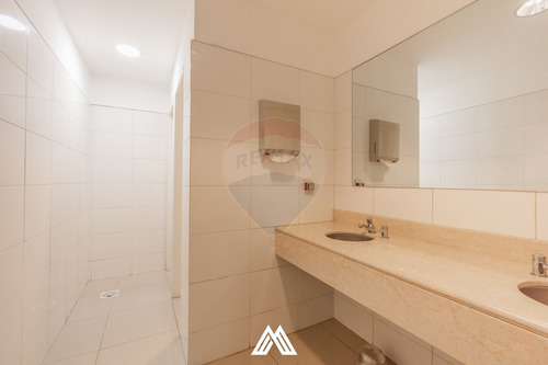 Local/oficina En Berro Y Av. Brasil 300m2 -gc Inc.