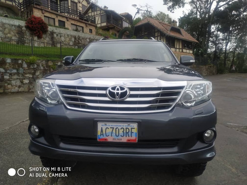 Imagen 3 de 9 de Toyota Fortuner 4x4