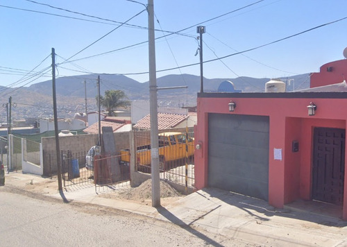 Sk01- Casa En Remate Bancario En Blvd. Kumiai, Colinas Del Magiasterio, Ensenada, Bc. (65% Debajo De Su Valor Comercial)