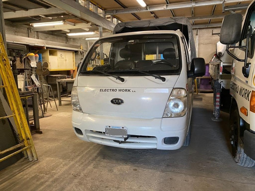 Kia 2700