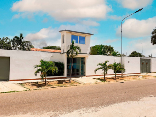 Eglée Suárez Vende Casa En Urb. La Lagunita, Judibana. Plc-1012