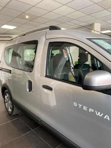 Renault Kangoo Stepway - Tres Formas De Retiro (rr)
