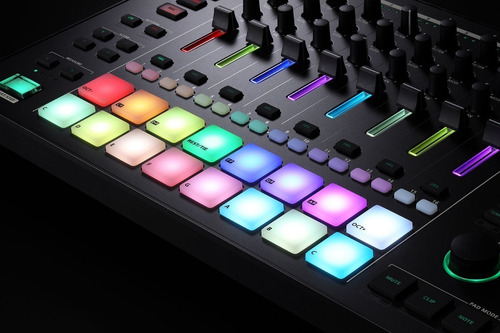 Roland Mc-707 Groovebox