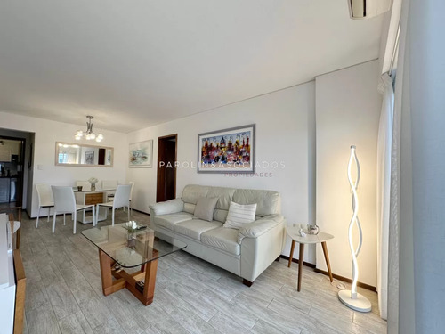 Departamento En Venta De 2 Dormitorios Mas Dependencia De Servicio En Edificio Torre Marina 1, Av. Chiverta Punta Del Este