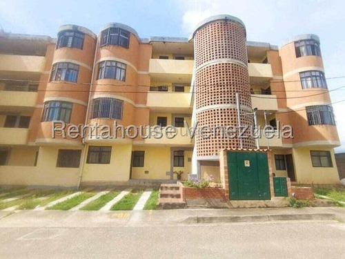 Daniela Linarez Vende Apartamentos Hermoso Y Amplio En Conjunto Privado De Cabudare En Piso Bajo Con Gas Directo Alta Seguridad Acabados De Primera!