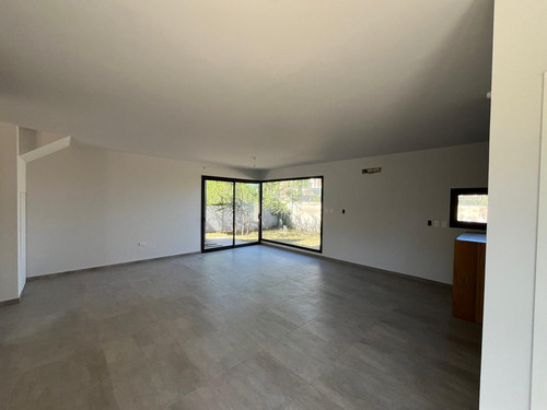 Duplex En Housing Con Seguridad - 3 Dorm 3 Baños - Villa Belgrano