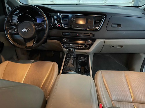 Imagen 13 de 15 de Kia Carnival 2016 2.2 Crdi Premium