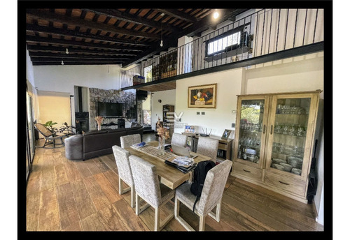 Imagen 6 de 30 de Venta. Corral De Barrancas. Magnifica Propiedad Con Hermosas Vistas. Desarrollada En Un Solo Nivel