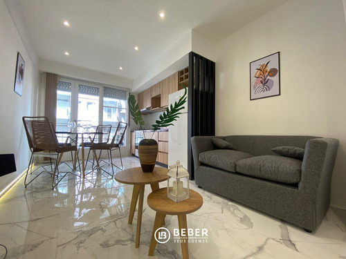 En Venta - Departamento De 2 Ambientes A La Calle, Reciclado A Nuevo - Paseo Aldrey