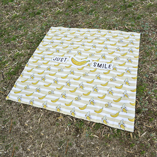 Imagen 5 de 7 de Lona Playera Lona Picnic Con Bolsa 140x140 Banana Just Smile