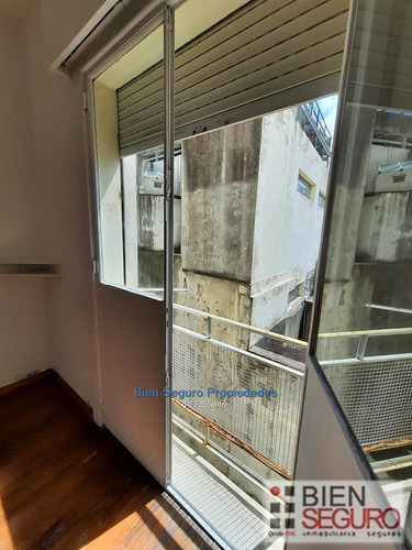 Apartamento De 3 Dormitorios En Alquiler En El Centro