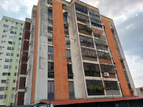 Apartamento En Venta Urbanización Los Caoba Maracay Conectado A Pozo De Agua Seguridad Gas Directo 24-22964 Nela 