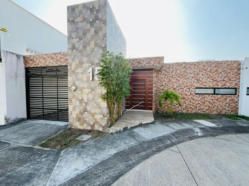 Casa En Venta En Veracruz De 1 Nivel Fracc. Las Palmas. Medellín. Ver.