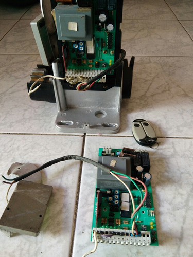Base Y Tarjeta Para Portón Eléctrico Marca Bleu Italiano (Usado)