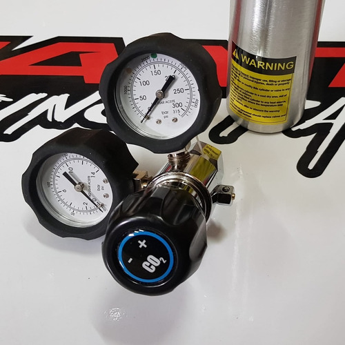 Imagen 2 de 4 de Kit Completo Garrafa De Aluminio Co2 Con Regulador Boost