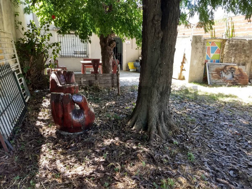 Lote De 600m2 Con Construcción A Reciclar