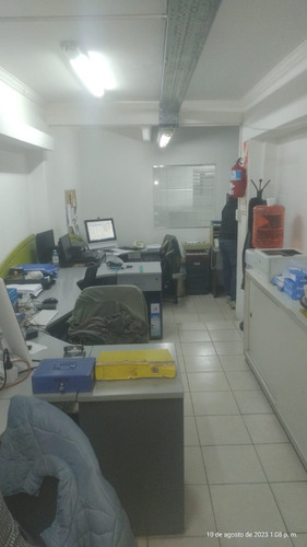 Local Con Oficinas Y Deposito