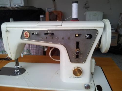 Máquina de coser Singer Multiponto 666 portable