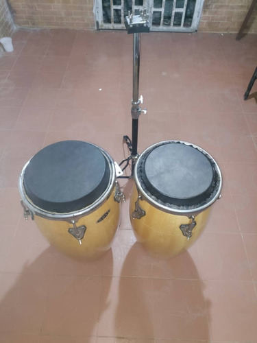 Imagen 3 de 4 de Congas Marca Mano Usadas En Buenas Condiciones