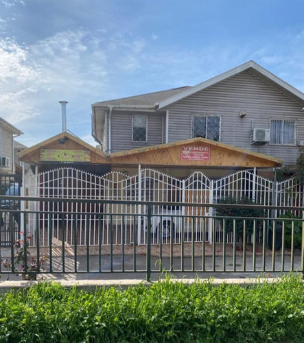 Casa En Venta De 4 Dorm. En Maipú