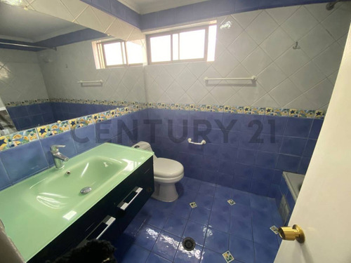 ¡amplia Casa En Arriendo 6d + 3b + Jardín + Quincho En ...